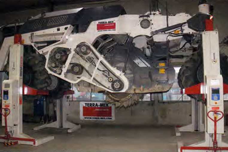 Schwerlast-Fräsmachinen am Mobile Hebesäule  